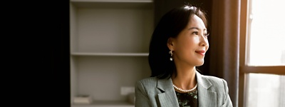 A Japanese CHRO looking out the window.