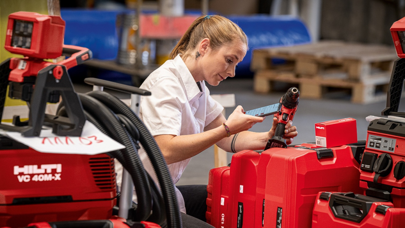 Image of a woman working with Hilti tools