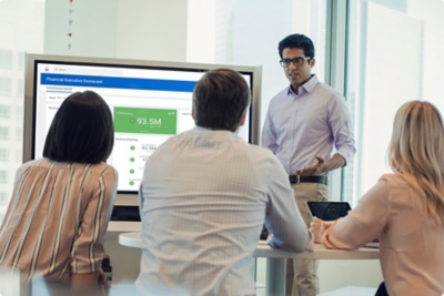 Image of a CIO presenting to colleagues in a boardroom