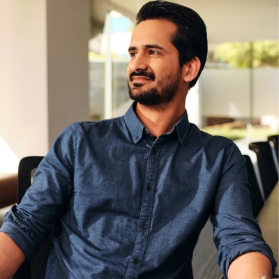 Hiring manager whose recruiting systems are connected through Workday candidate experience software.