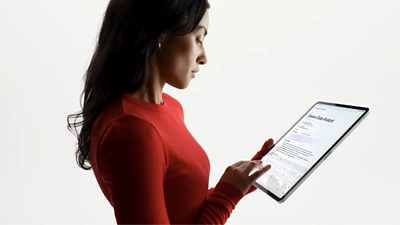 Woman using Sana on a tablet.