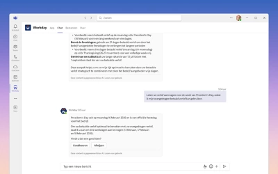 Screenshot van de desktop met de Workday-app geïntegreerd in Microsoft Teams. De interface toont het Workday-menu 'Snelle taken' in de Teams-zijbalk. Hiermee kunnen gebruikers HR-taken, zoals verlofaanvragen, rechtstreeks vanuit hun chatomgeving beheren.