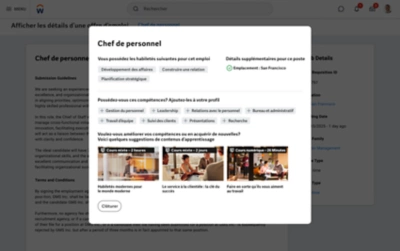 Une page doffre demploi avec une fentre contextuelle affichant les comptences correspondantes, des dtails supplmentaires sur le poste et des formations suggrs.