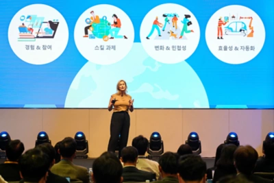 Attendees meeting up 